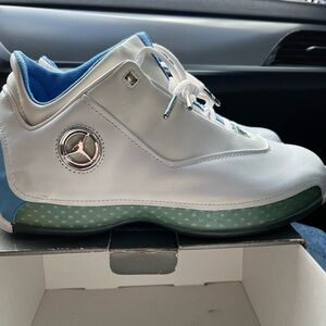 Jordan Athletic Shoes White and Blue